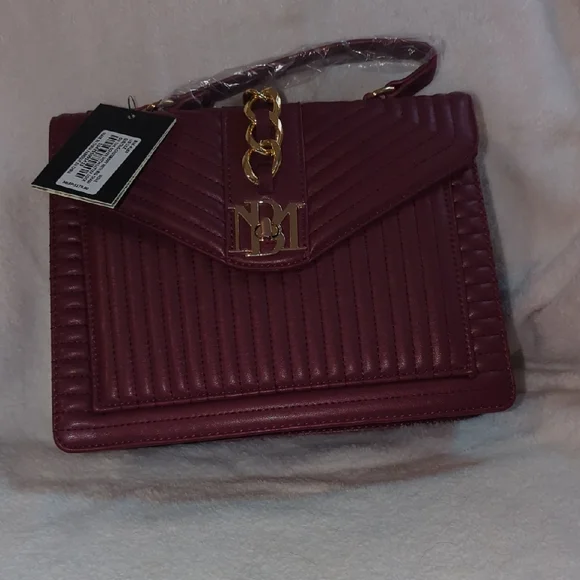 Elegant Burgundy Quilted Handbag - Picture 1 of 7